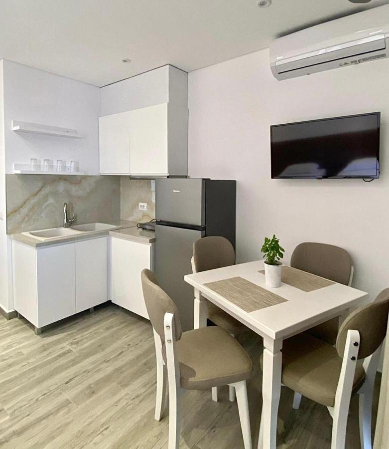 Edina By Hp Hotel Саранде Екстериор снимка